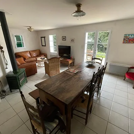 Plain-pied Avec Jardin Cloture Et Wifi, Proche - Fr-1-22-396 *