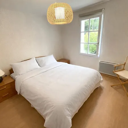 Plain-pied Avec Jardin Cloture Et Wifi, Proche - Fr-1-22-396 *