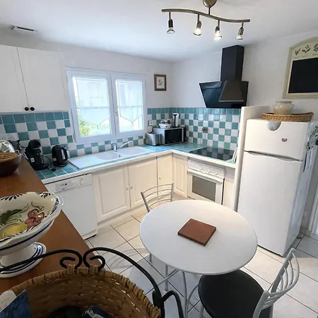 Plain-pied Avec Jardin Cloture Et Wifi, Proche - Fr-1-22-396